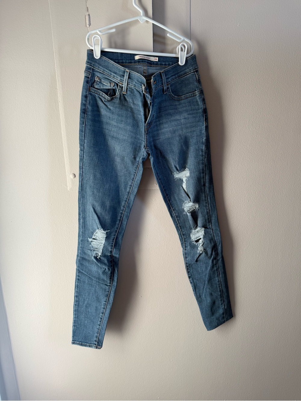 Levi's Blue Ripped Skinny Jeans - 710 super skinny